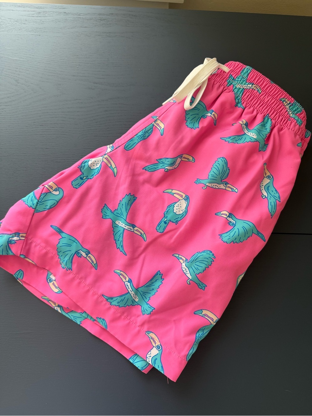 Chubbies, Mens Small, Pink Tropical Toucan Swimming Suit, Stretch Shorts Liner